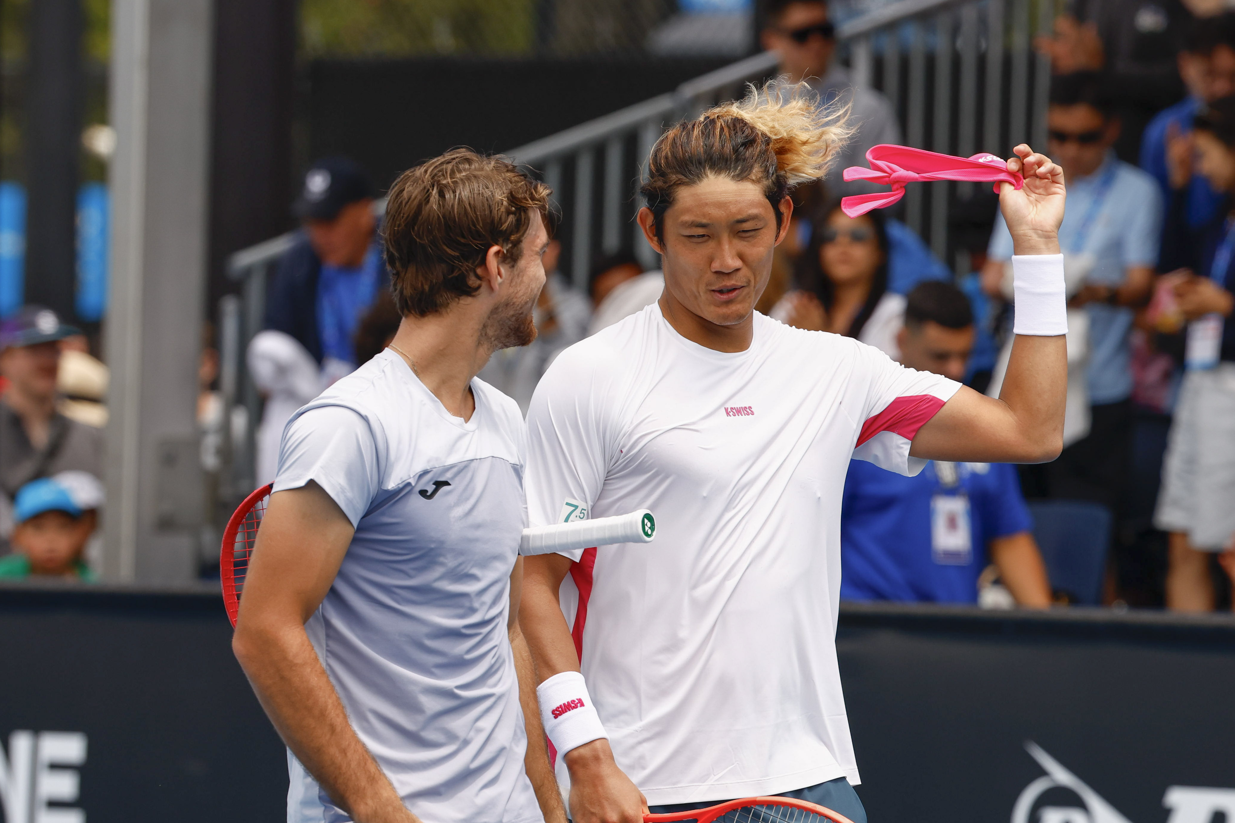 兰博电竞-包含赛地聚焦：全明星赛窗口期热度飙升，纽卡斯尔遗憾出局，赛场秩序良好，团队化学反应显著的词条